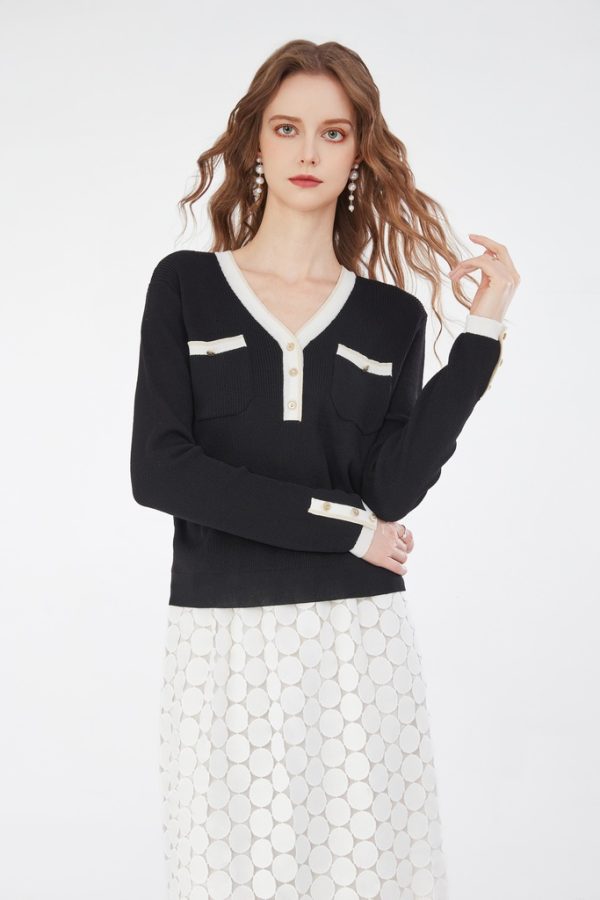 Wholesale Women's Long Sleeve V-Neck Pullover Knitwear with Contrast Trim and Gold Buttons Elegant Ribbed Knit Top - 图片 3
