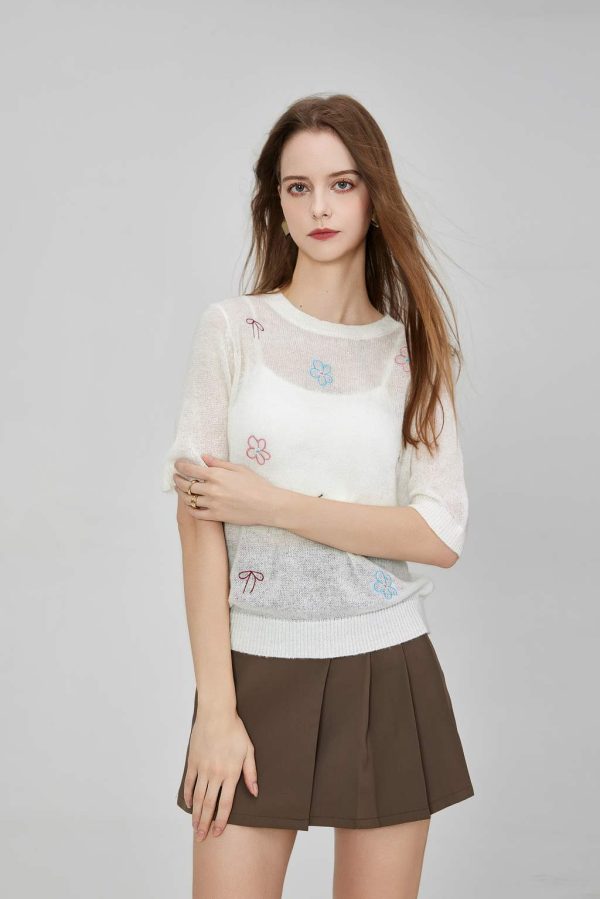 Custom Women's Sweet Embroidered O-neck Knitted Top Translucent Knitted Ribbed Cuffs Hem Short-sleeved Pullover Shirt Sweater - 图片 2