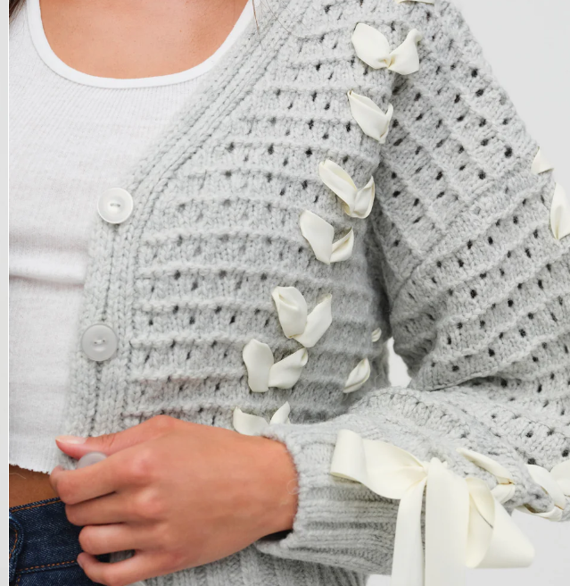 Sweet Petal - Decorated Hollow - Out Knitted Cardigan Romantic Streamer - Petal Knitted Short Coat Exquisite Petal Cardigan - 图片 2