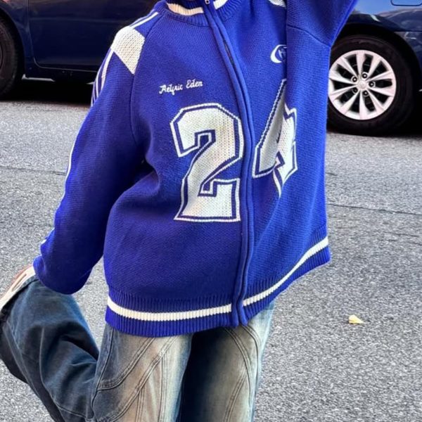 Viral Blue Baseball - Collar Knit Jacket With 24 Graphic for Streetwear Trends Must - Have Sporty Blue Knit Bomber With Zipper - 图片 3