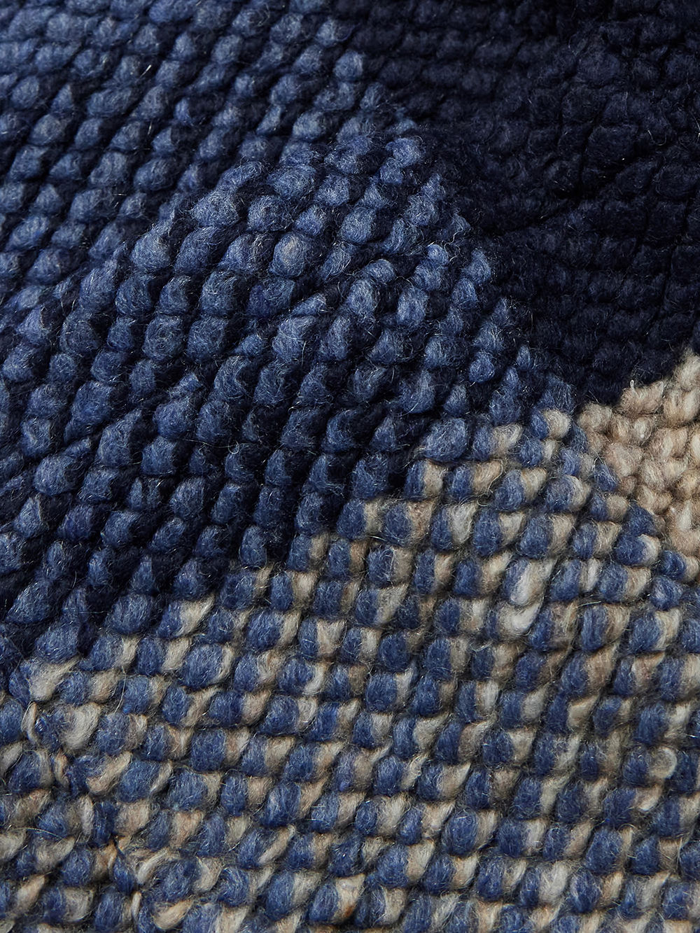 Checkered Textured Knit Cardigan Featuring a Unique Checkered Pattern with Mixed Blue and Beige Tones This Cardigan - 图片 4