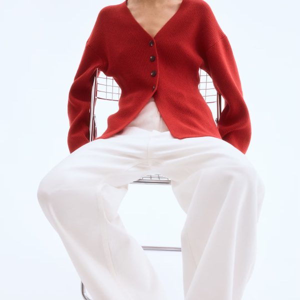 Women's Red Rib-Knit Cardigan with a V-Neck and Single-Breasted Design Stylish Bright Red Knit Cardigan in a Loose Fit Ribbed - 图片 2