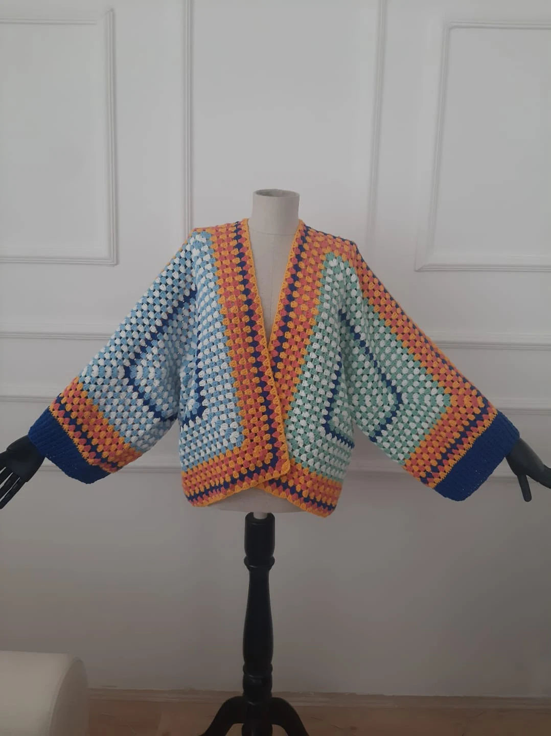 Retro Diamond Crocheted V - Neck Short Coat Handmade Colorful Diamond Crocheted V - Neck Cardigan Artistic Patchwork Crocheted - 图片 4
