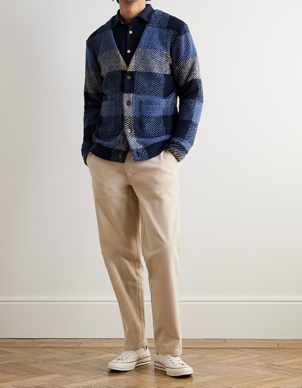 Checkered Textured Knit Cardigan Featuring a Unique Checkered Pattern with Mixed Blue and Beige Tones This Cardigan - 图片 3