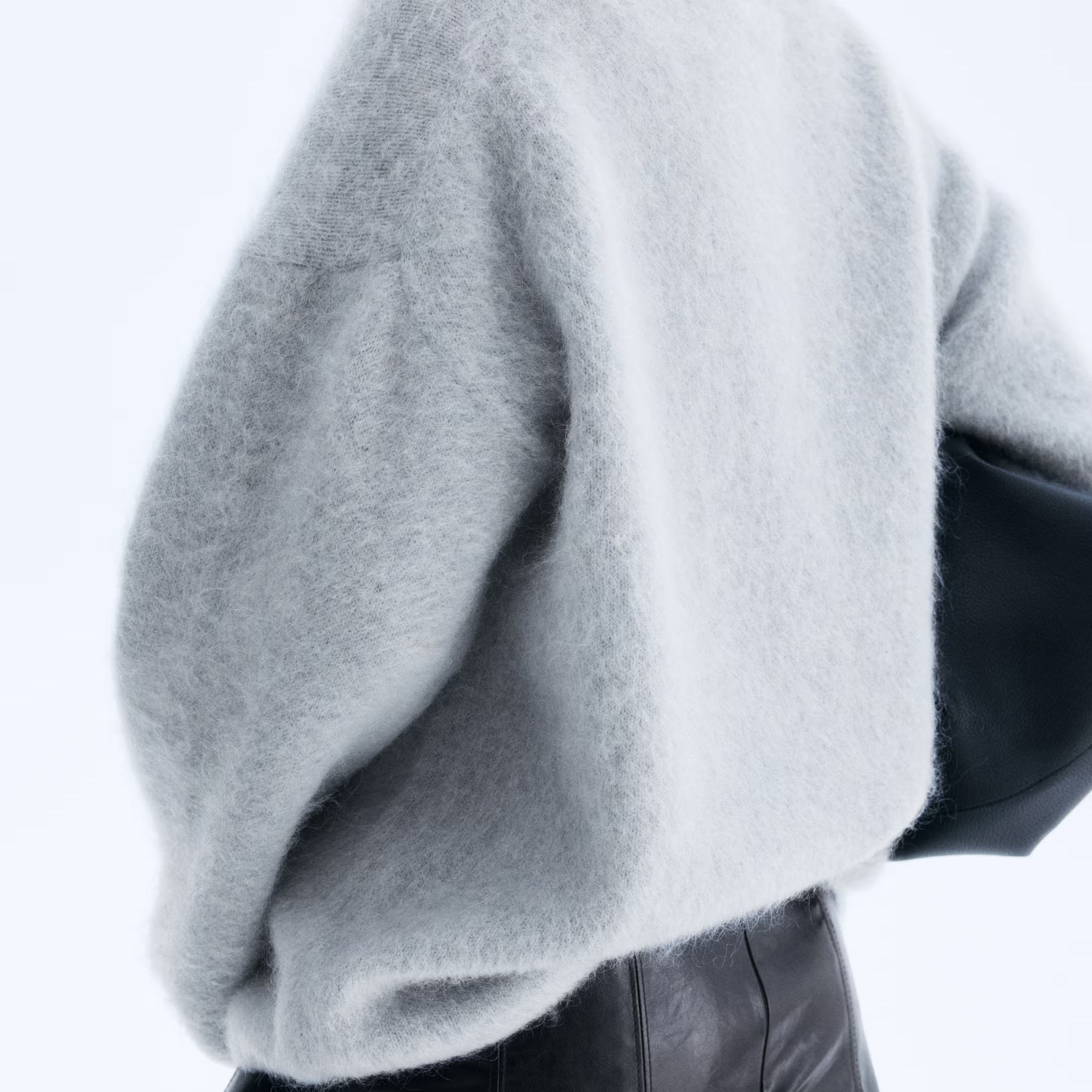 Light Grey Fuzzy Round - Neck Sweater Loose Fit High - End Style Top Minimalist - Style Light Grey Fuzzy Sweater Round - Neck - 图片 2