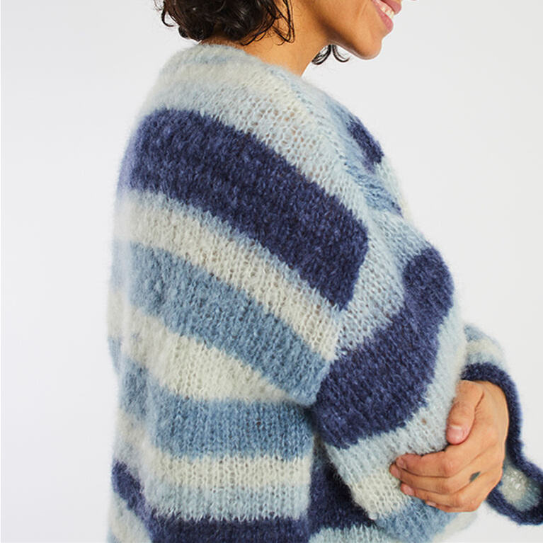 Fashionable Versatile Vintage-Style Blue-And-White Striped Crew-Neck Fuzzy Knitted Sweater for Women Mohair Knit Sweater - 图片 4