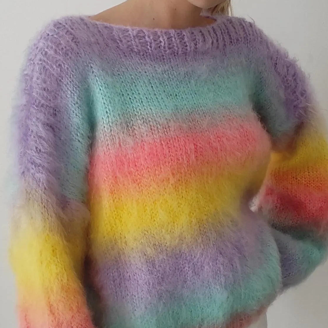 Women's Rainbow Gradient Fuzzy Knitted Sweater Sweet - Style Rainbow Gradient Fuzzy Knit Sweater Mohair Women's Sweater - 图片 2