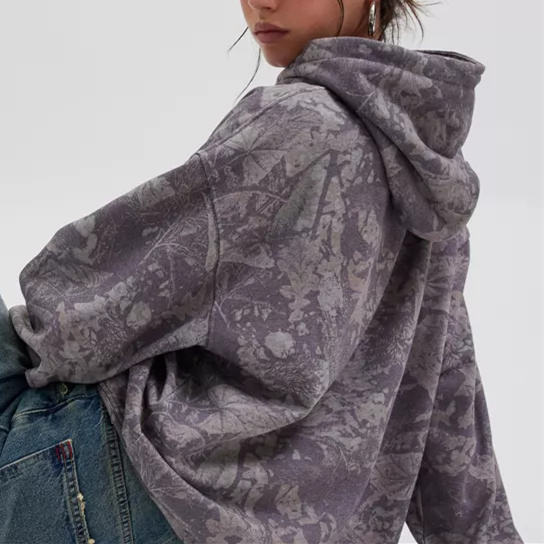 Camo Graphic Hoodie Sweatshirt in a Relaxed Fit with a Gray Toned Leaf Pattern Featuring Distressed Number 7 and Star Graphics. - 图片 2