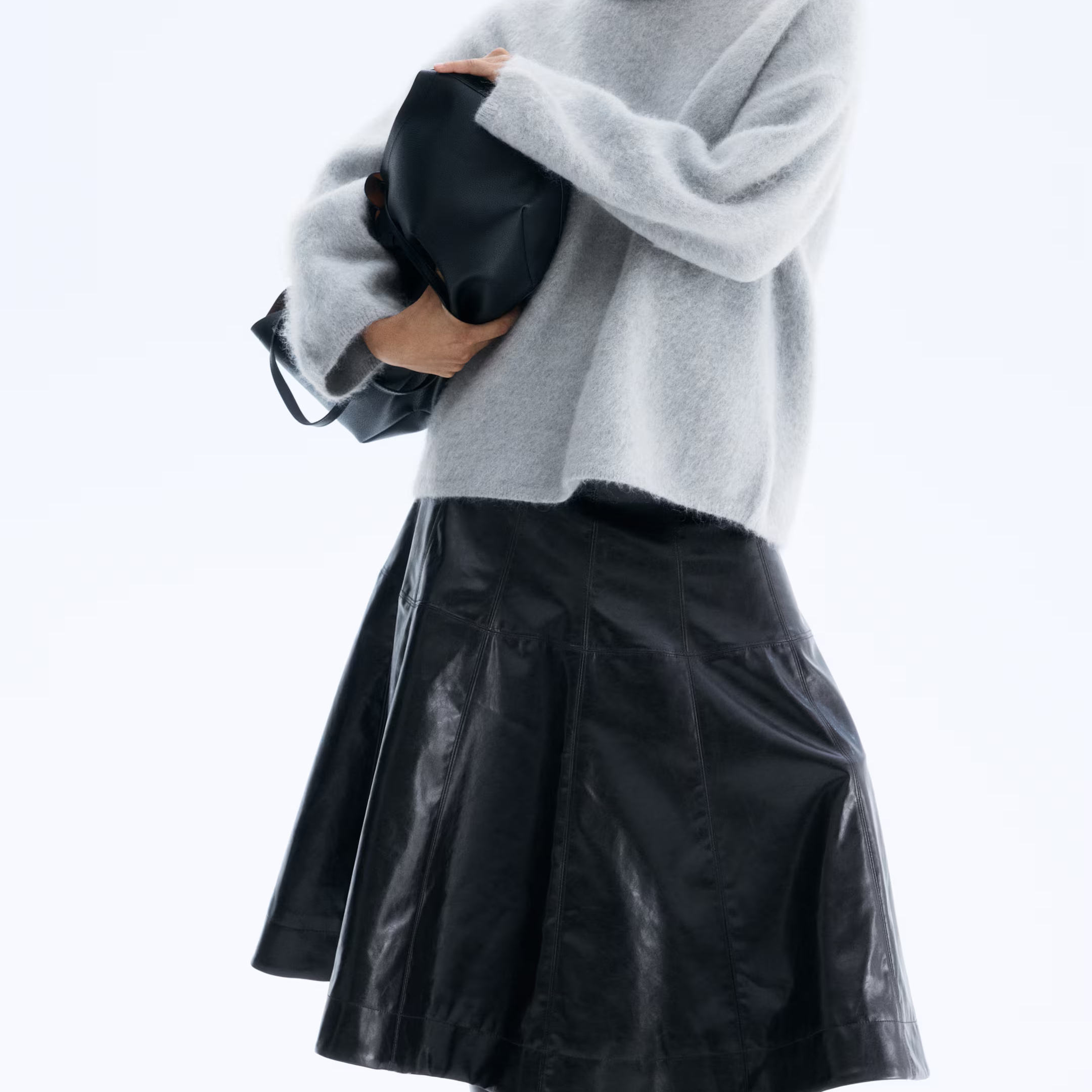 Light Grey Fuzzy Round - Neck Sweater Loose Fit High - End Style Top Minimalist - Style Light Grey Fuzzy Sweater Round - Neck - 图片 4