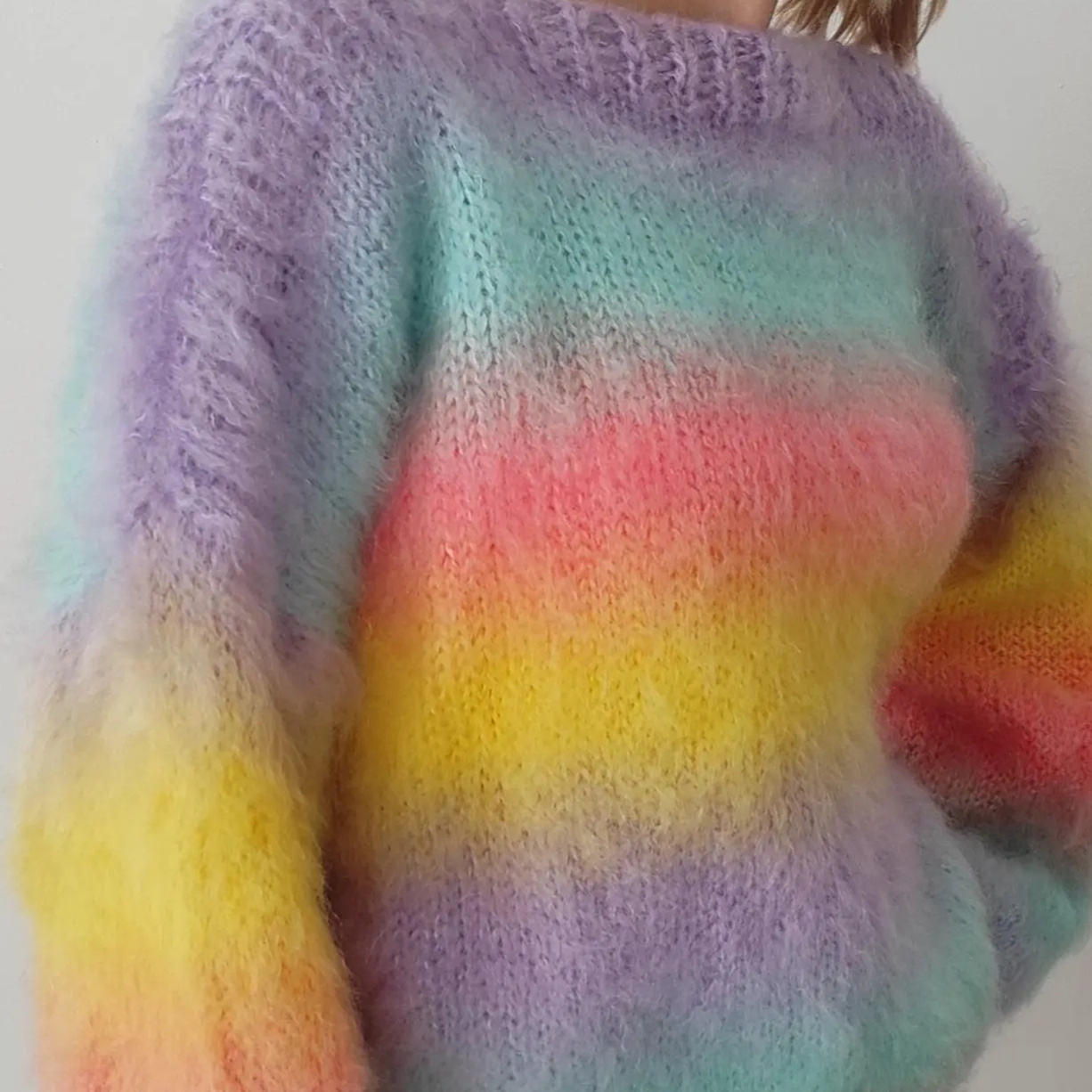 Women's Rainbow Gradient Fuzzy Knitted Sweater Sweet - Style Rainbow Gradient Fuzzy Knit Sweater Mohair Women's Sweater - 图片 3